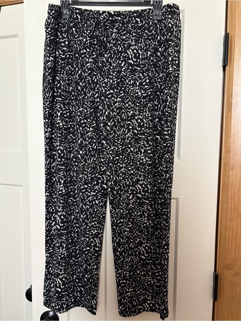 Half Moon Women’s Black & White Printed Pajama Pants Size L NWT